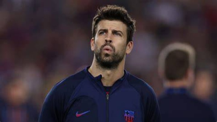 Piqué's girlfriend, Clara Chía Marti, showed her Shakirastyle legs