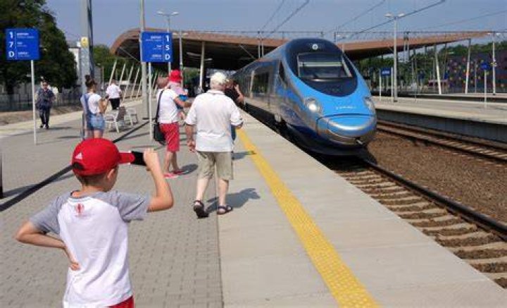 Prawa pasażera pociągu. Kiedy należy się odszkodowanie za opóźniony lub