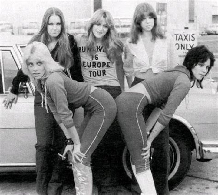 Queens of Noise 25 Fascinating Photos of AllGirl Rock Group The