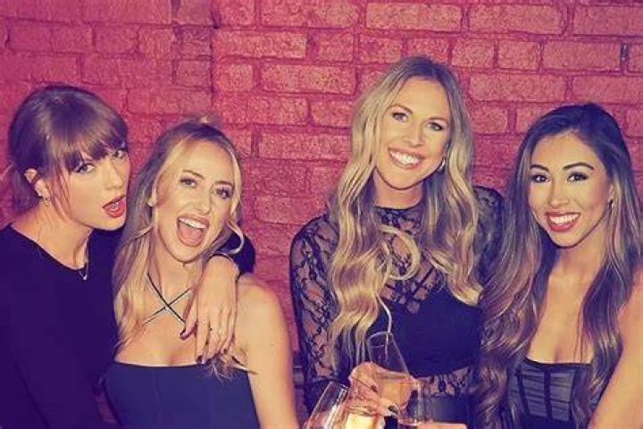 ¿Quién es Lindsay Bell? La tercera rubia junto a Taylor Swift y