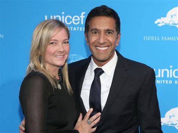 Rebecca Olson (Dr. Sanjay Gupta’s Wife) and 3 Daughters famous