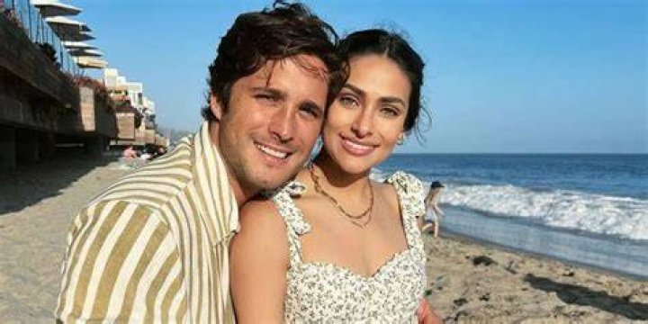 Renata Notni confiesa que llegó a sentir 'algo' por su pareja de telenovela