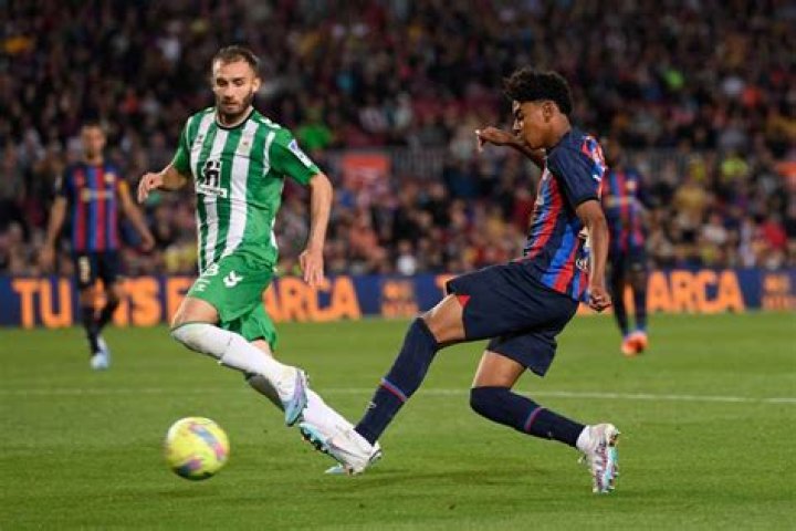 Renovação de Lamine Yamal, nova jóia da coroa do Barcelona, bem