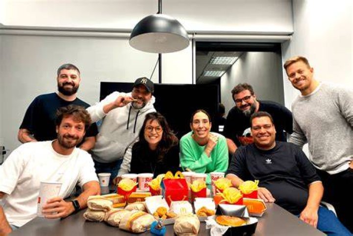 Respons&aacute;vel do McDonald&rsquo;s que dava hamb&uacute;rgueres a Ronaldo sai em defesa