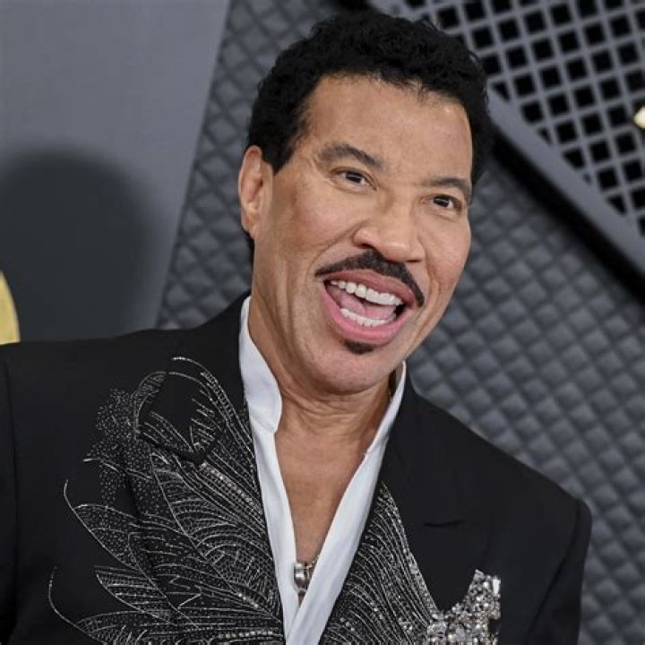 Revealing Lionel Richie's Net Worth: Discover The Secrets Behind His Fortune