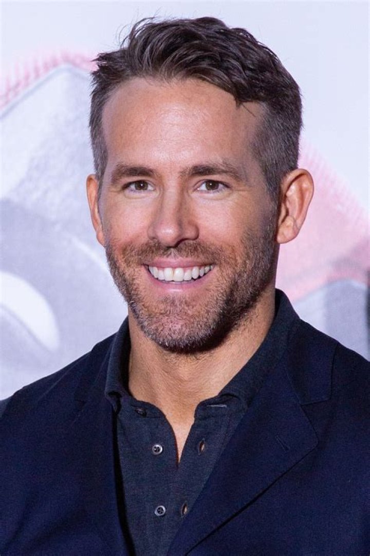 Ryan Reynolds' Stature: How Tall Is The Hollywood Heartthrob?