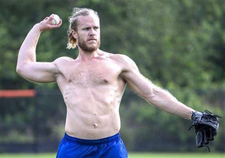 Shirtless Noah Syndergaard on his radically different offseason