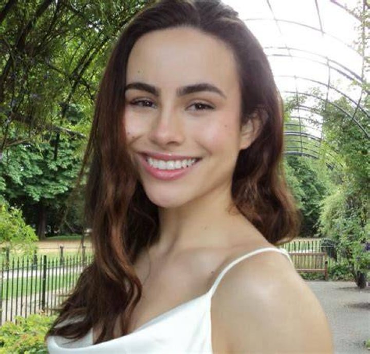 Sofia Elizabeth Biography, Wiki, Age, Height, Net Worth, Partner AJ