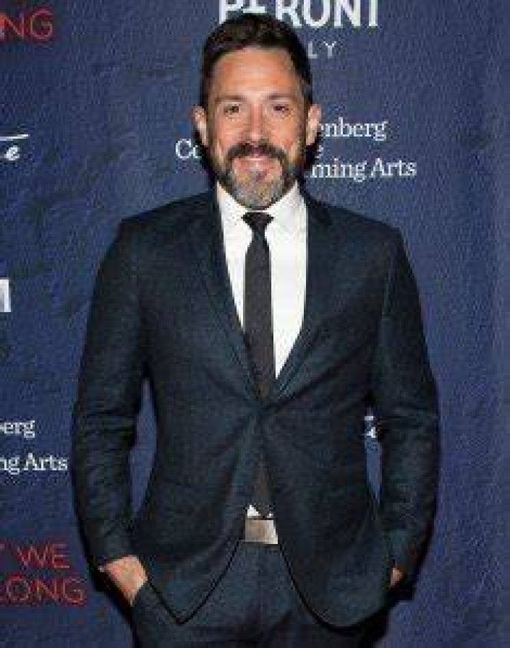 Steve Kazee Admits He’s a ‘Hopeless Romantic’