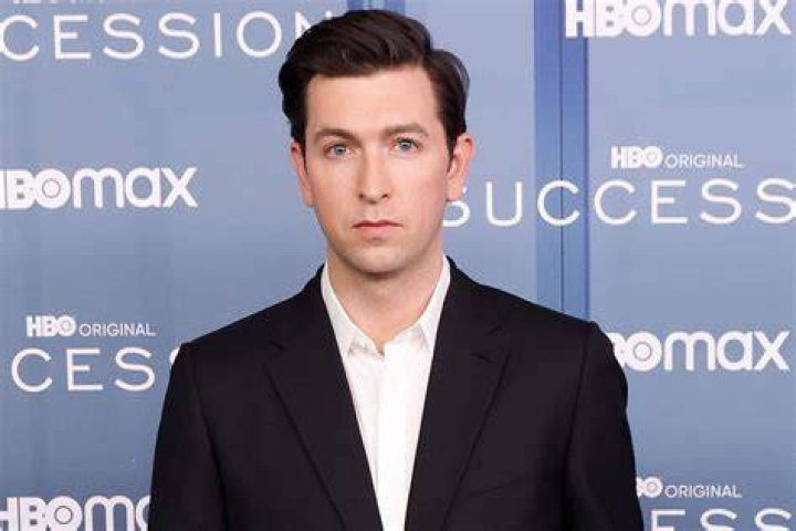 ‘Succession’s Nicholas Braun Brings Mom Elizabeth To NY Knicks Game