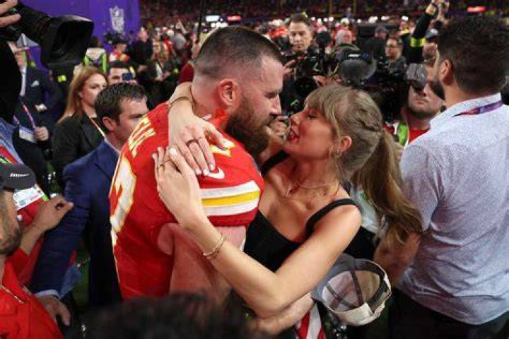Taylor Swift Attends Travis Kelce’s Chiefs Game Against Packers at