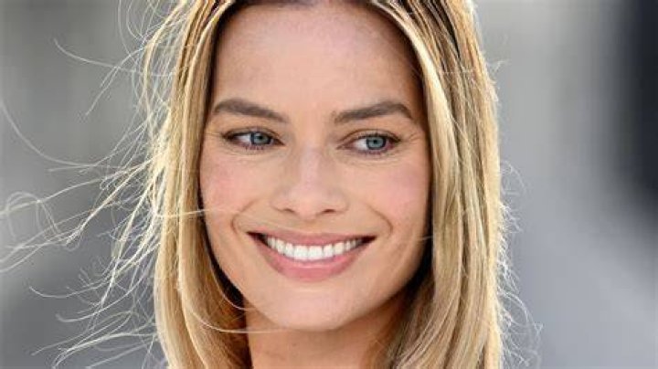 The Allure Of Margot Robbie: A Hollywood Icon