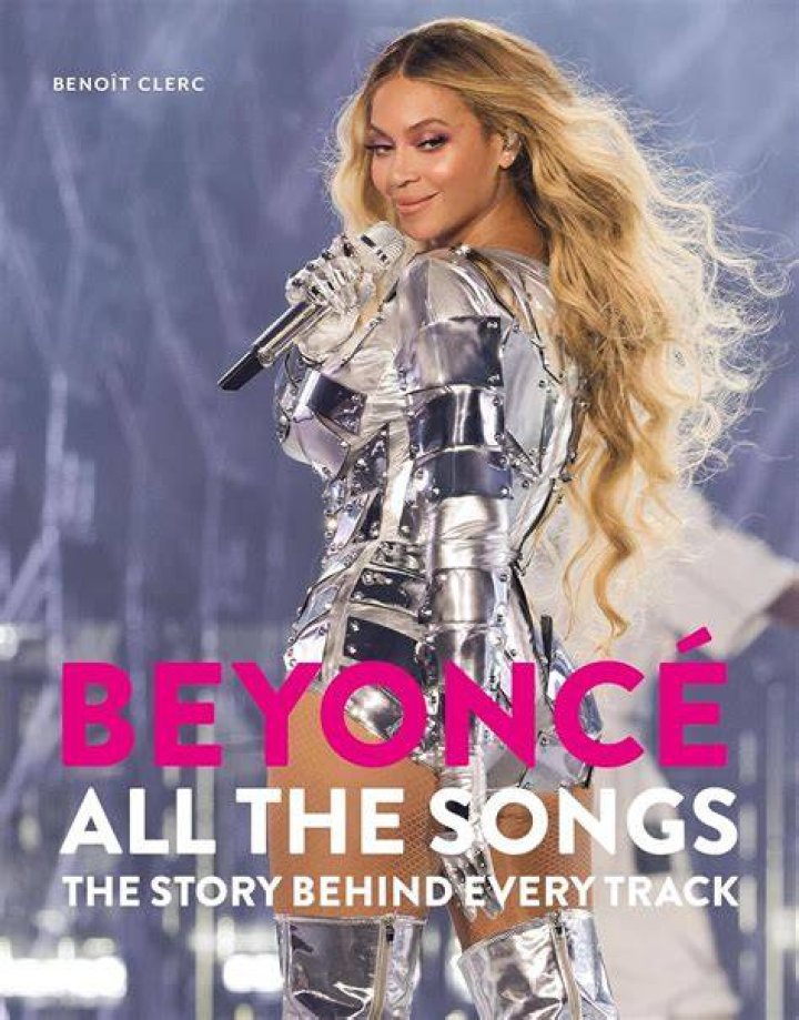 The Story Behind That Pic of Khlo&eacute; Kardashian & Michele Morrone