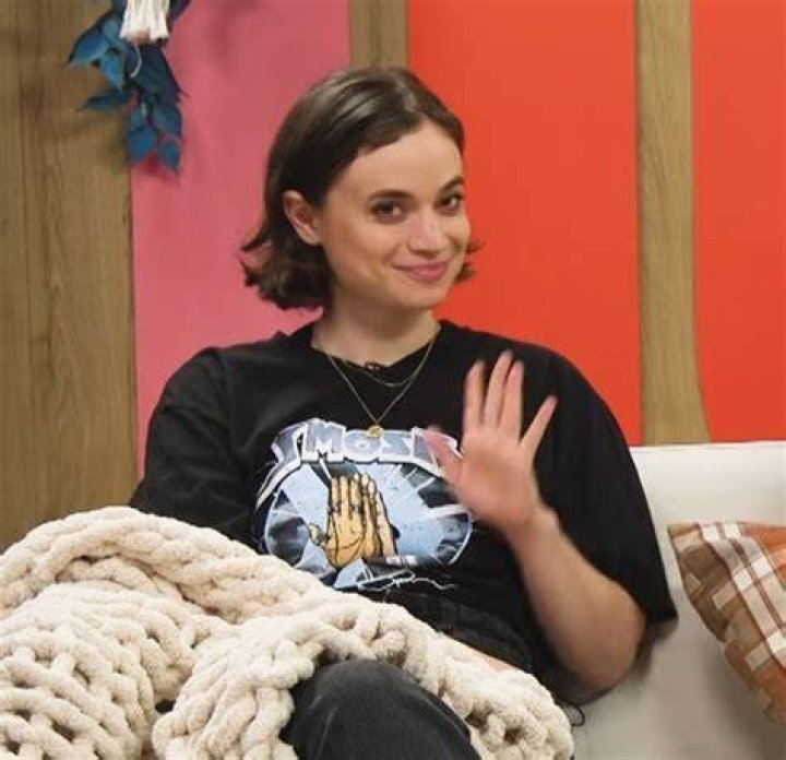 Uncovering The Height Of Angela From Smosh: A Measurement Revealed