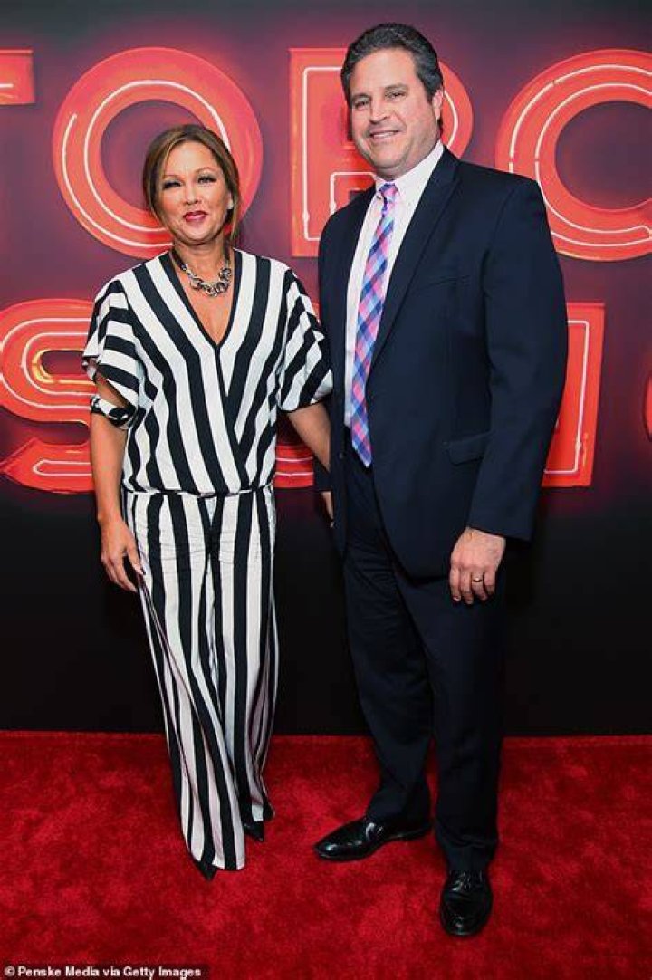 Unlock The Secrets: Vanessa Williams' Husband Unveiled