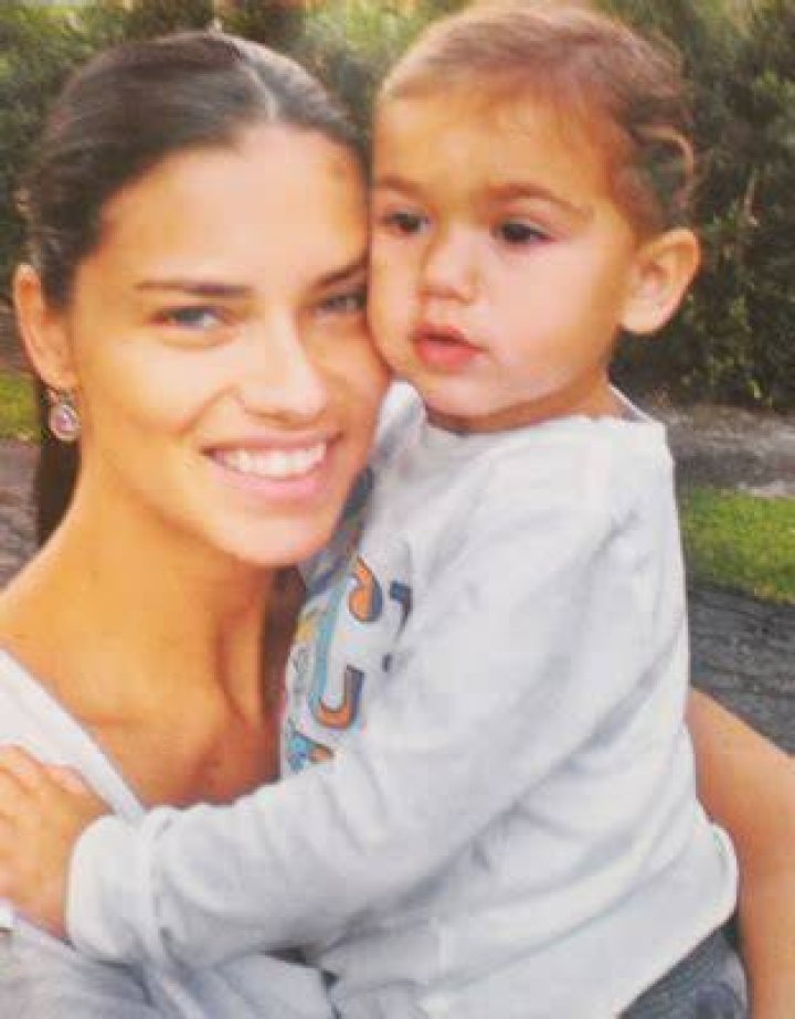 Valentina, Adriana e Marko Fam&iacute;lia Lima Jaric para 'Hello