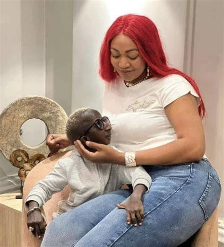 (Video) Guinean singer, Grand P and his Ivorien girlfriend, Eudoxie Yao