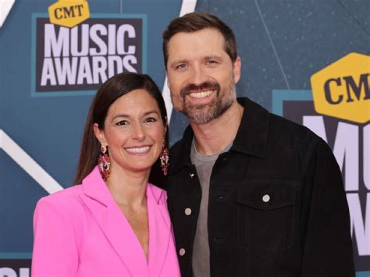 Walker Hayes Revists '90's Country' in New Single Sounds Like Nashville