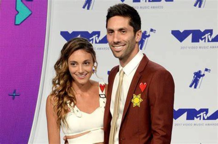 Watch Nev Schulman introduces newborn son Beau