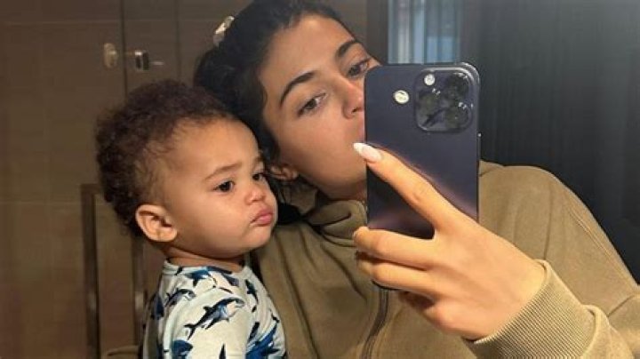 What's The Age Of [Celebrity Name]'s Son?