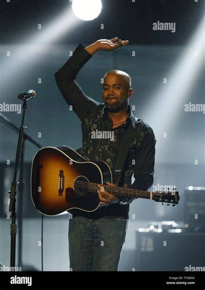 Who Is The Lead Singer Of Hootie & The Blowfish?