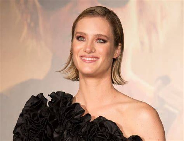 Who Is The Lucky Lady? Unveiling Mackenzie Davis' Wife