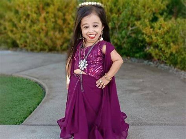 World’s shortest woman, Jyoti Amge, making averagesized things look