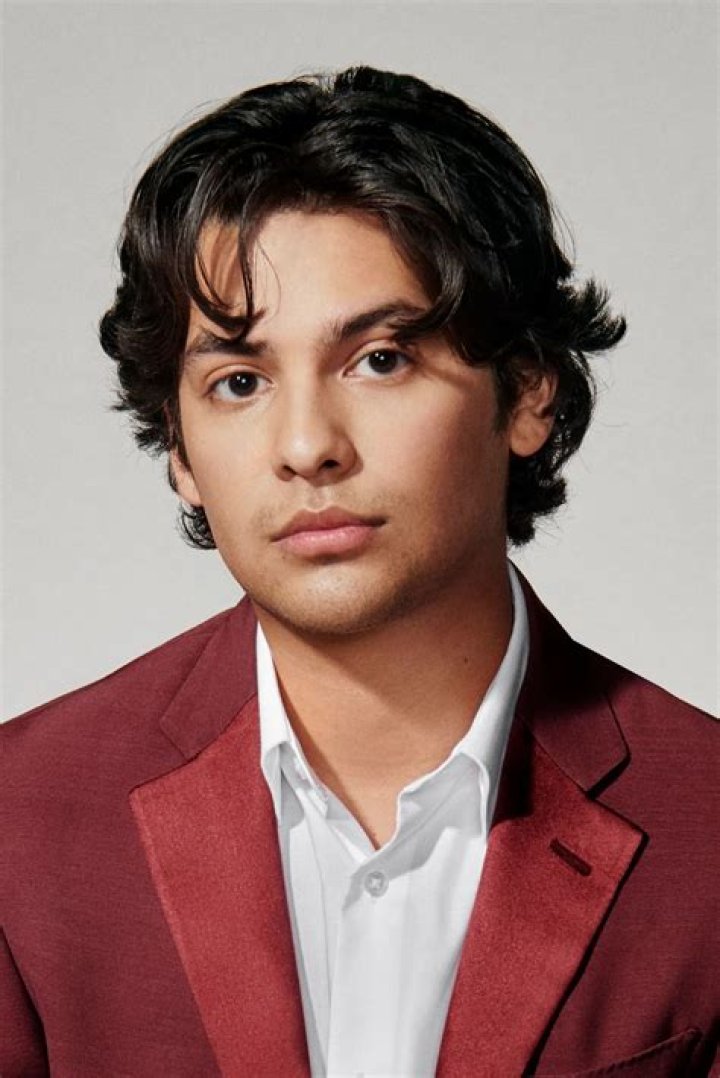 Xolo Maridue&ntilde;a Bio, Wiki, Age, Height, Dating, Karate Training, Movies